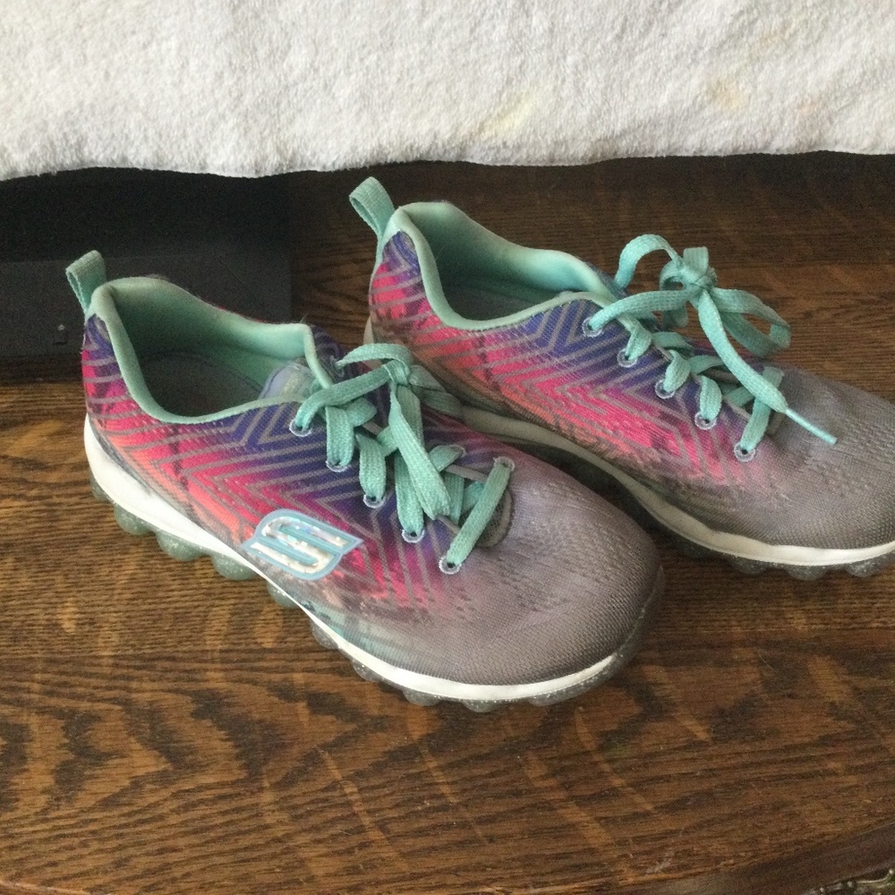 Size 2 1/2 Girls Sketchers